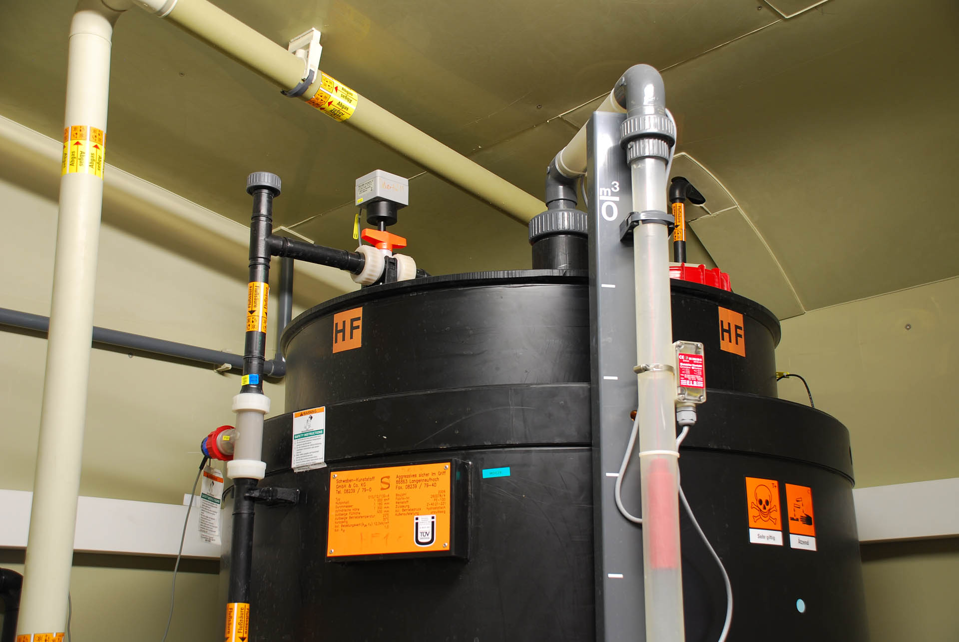 Thermoplastic tanks for acid polishing systems by Neutra